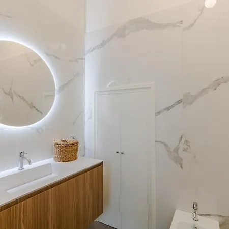 Casa Lazzaro Contemporary Ground Floor Apartment Lucca